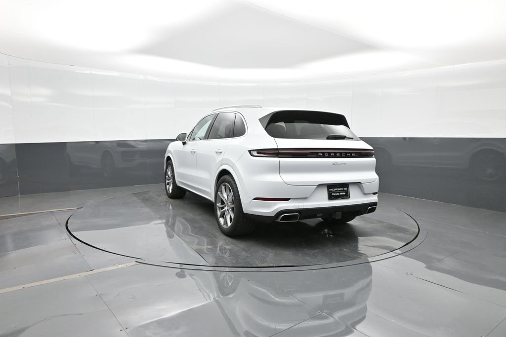 Certified 2025 Porsche Cayenne image 3
