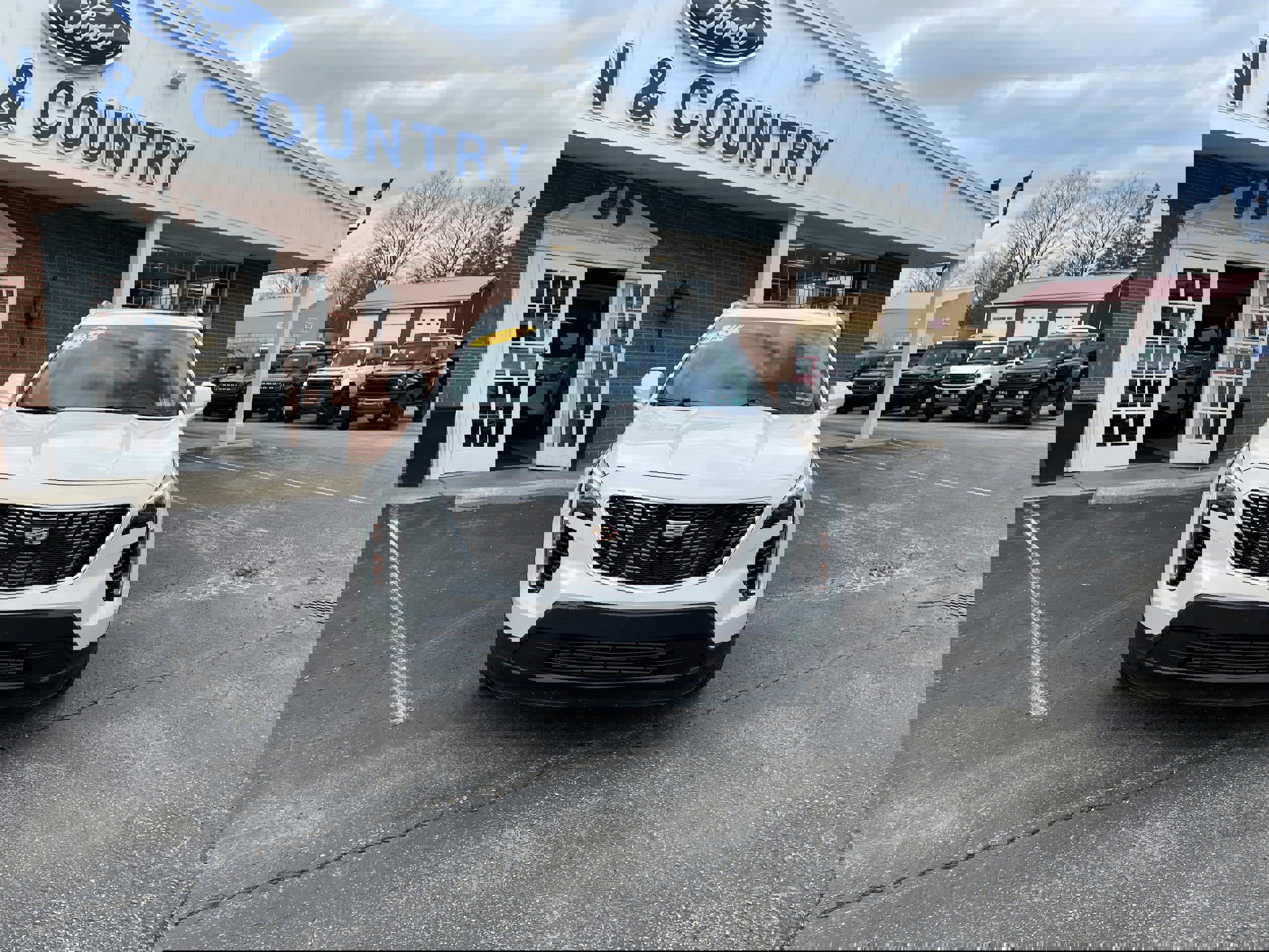 Used 2022 Cadillac XT4 Luxury w/ Cold Weather Package image 2