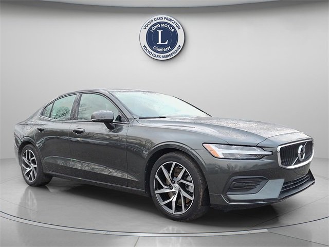Used 2020 Volvo S60 T6 Momentum image 1