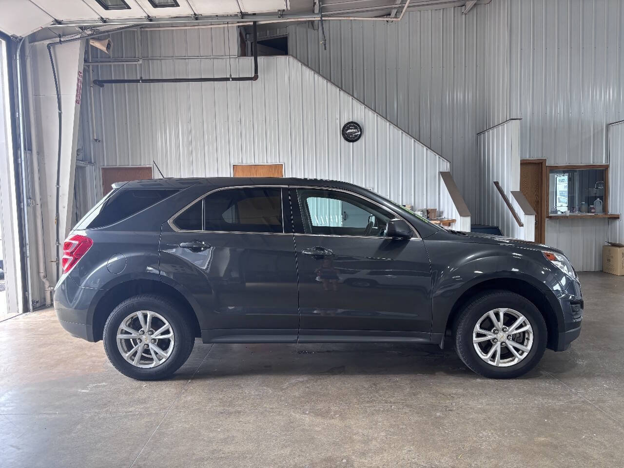 Used 2017 Chevrolet Equinox LS AWD/4WD image 2