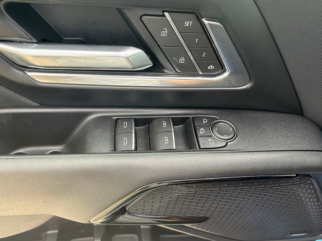 Used 2025 Chevrolet Silverado EV RST image 28