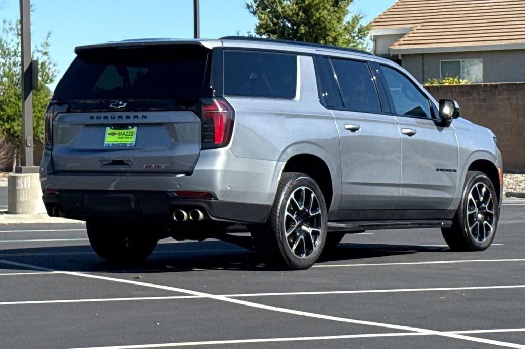 Used 2025 Chevrolet Suburban RST image 11