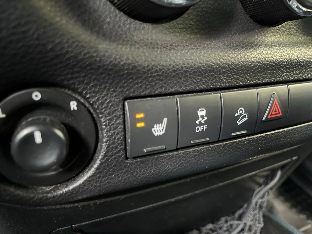 Used 2017 Jeep Wrangler Unlimited Rubicon w/ Cold Weather Group AWD/4WD image 40