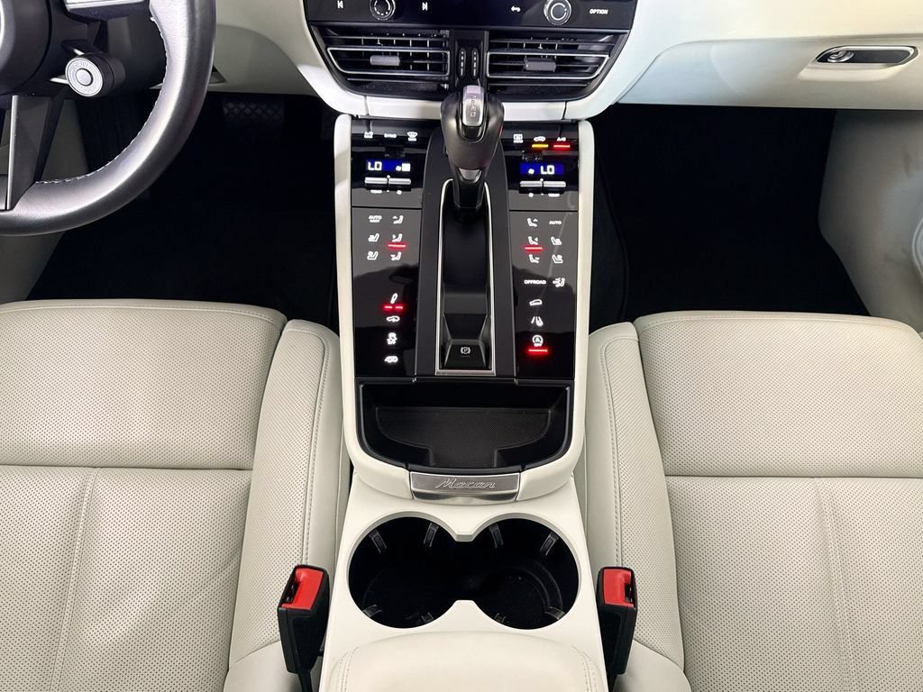 Certified 2024 Porsche Macan GTS AWD/4WD image 16