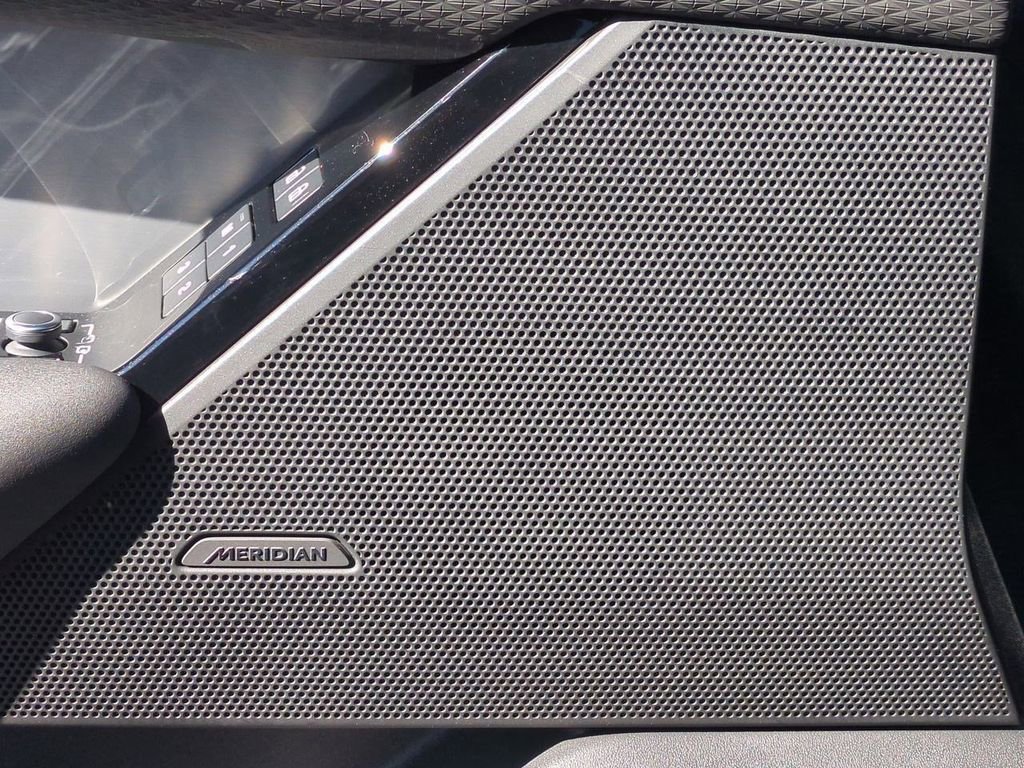 Used 2022 Land Rover Range Rover Velar R-Dynamic S image 34