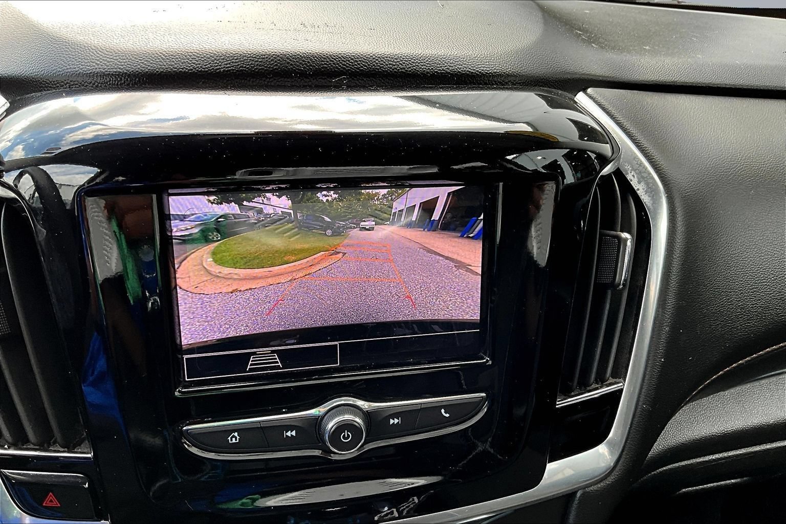 Used 2021 Chevrolet Traverse LS AWD/4WD image 13