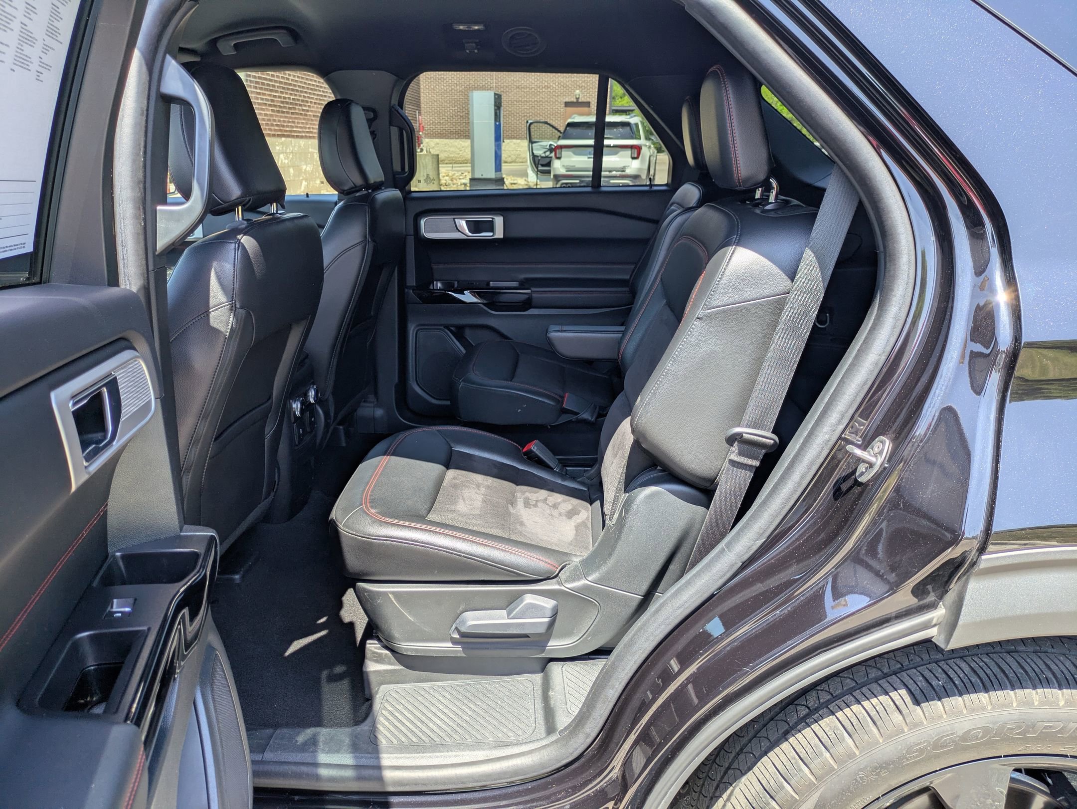 Certified 2024 Ford Explorer ST-Line w/ Class IV Trailer Tow Package RWD image 28