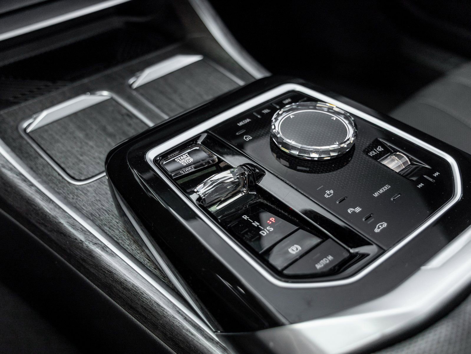 Used 2024 BMW 740i image 30