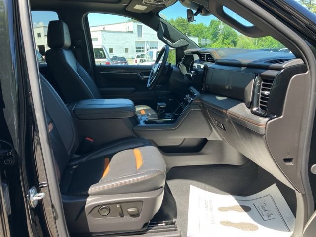 Used 2024 GMC Sierra 1500 AT4 w/ Technology Package AWD/4WD image 13