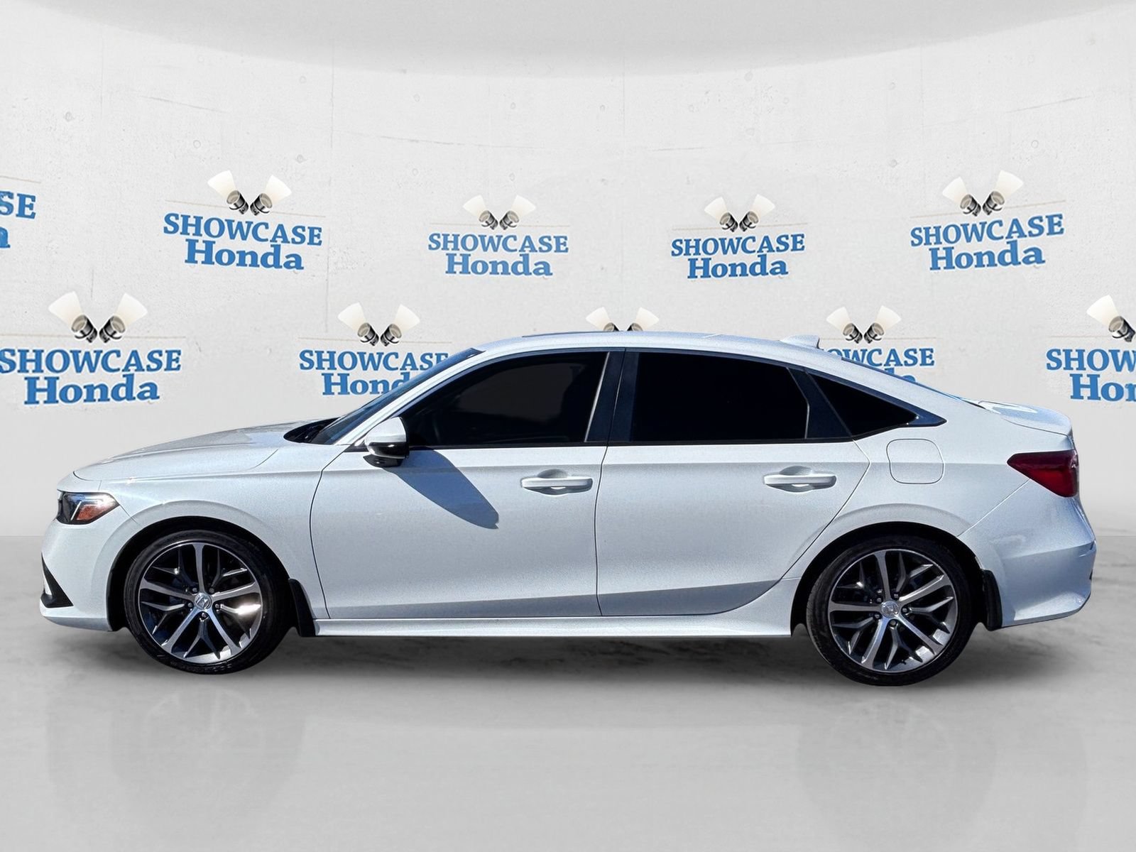 Used 2024 Honda Civic Touring image 4