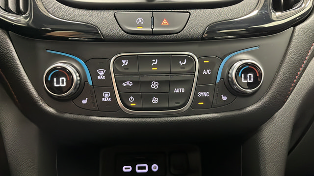 Used 2023 Chevrolet Equinox RS w/ RS Leather Package AWD/4WD image 18