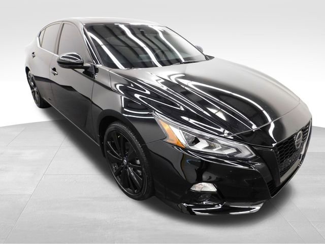 Used 2022 Nissan Altima 2.5 SR w/ Midnight Edition Package image 2