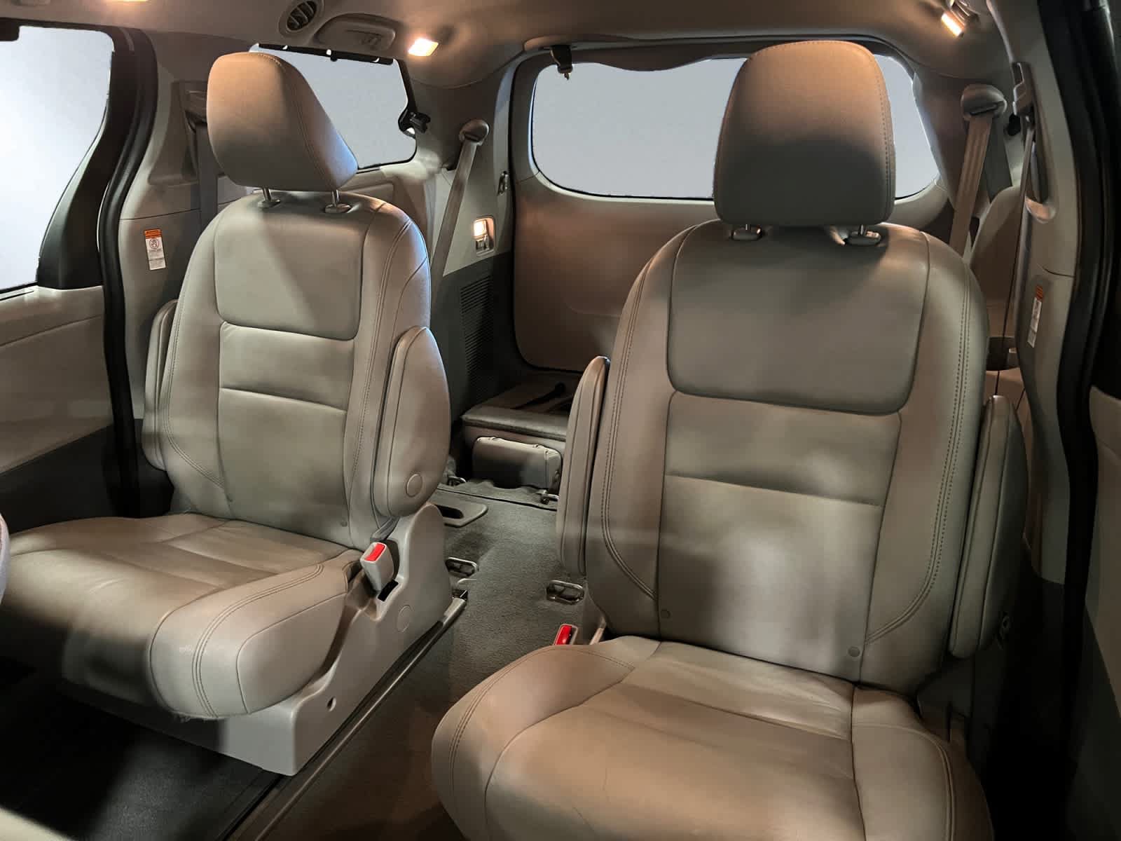 Used 2020 Toyota Sienna XLE Premium AWD/4WD image 17