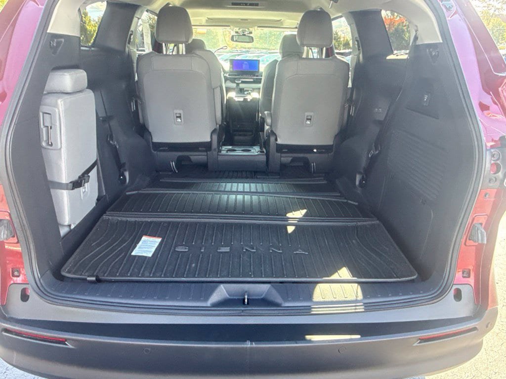 Certified 2026 Toyota Sienna XLE FWD image 16