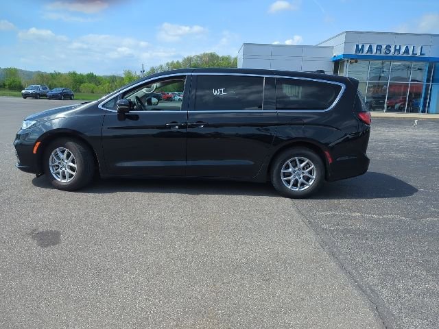 Used 2024 Chrysler Pacifica Touring-L FWD image 31