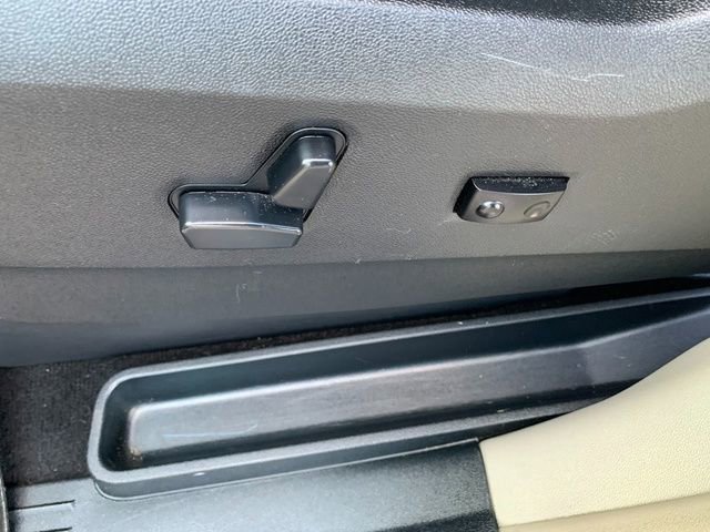 Used 2015 Chrysler Town & Country Touring FWD image 24