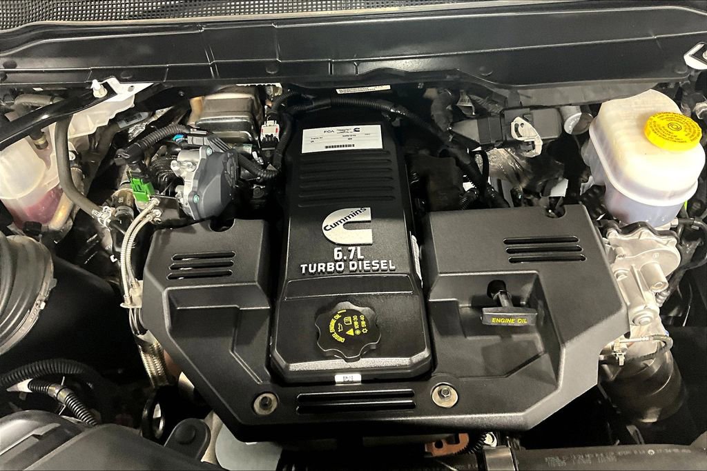 Used 2024 RAM 2500 Tradesman w/ Chrome Appearance Group image 39