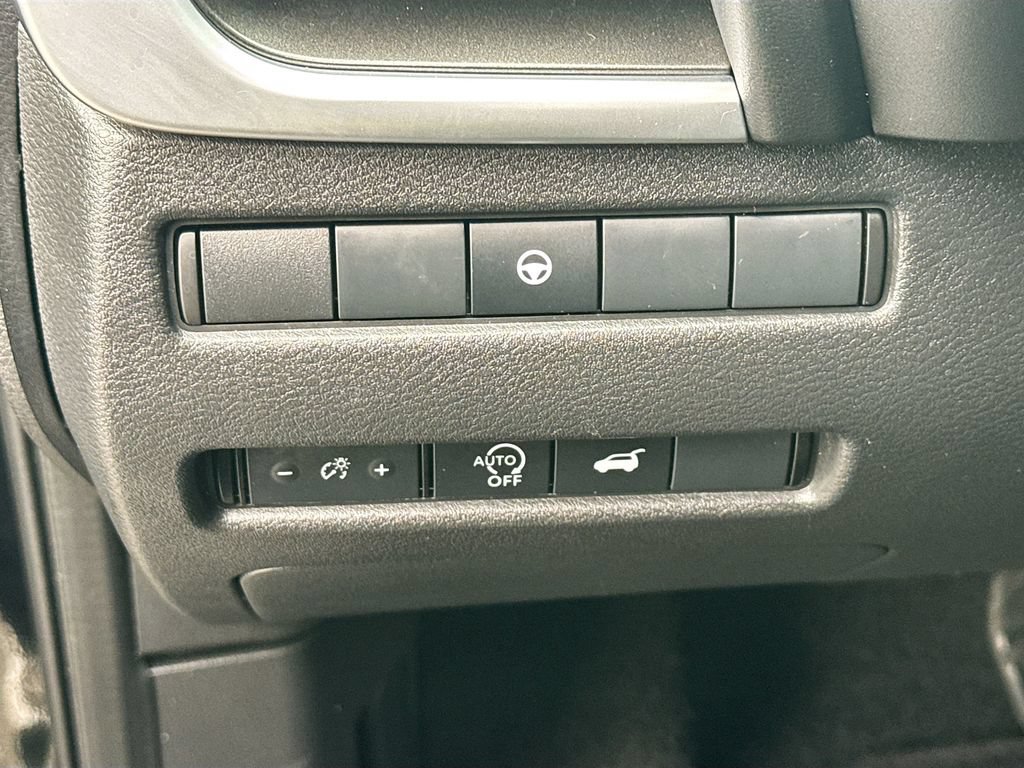 Certified 2025 Nissan Rogue SV FWD image 27