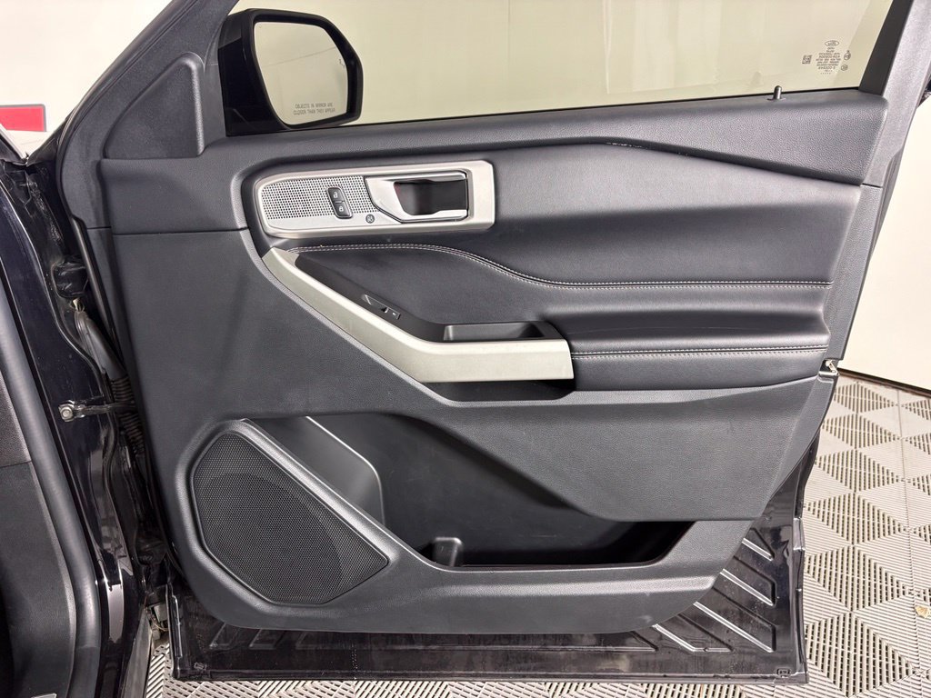 Used 2021 Ford Explorer Limited w/ Equipment Group 301A AWD/4WD image 40