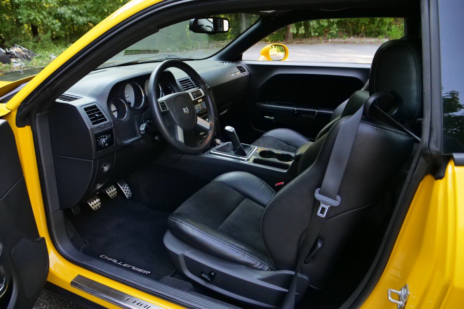 Used 2010 Dodge Challenger SRT8 w/ SRT Option Group II RWD image 21