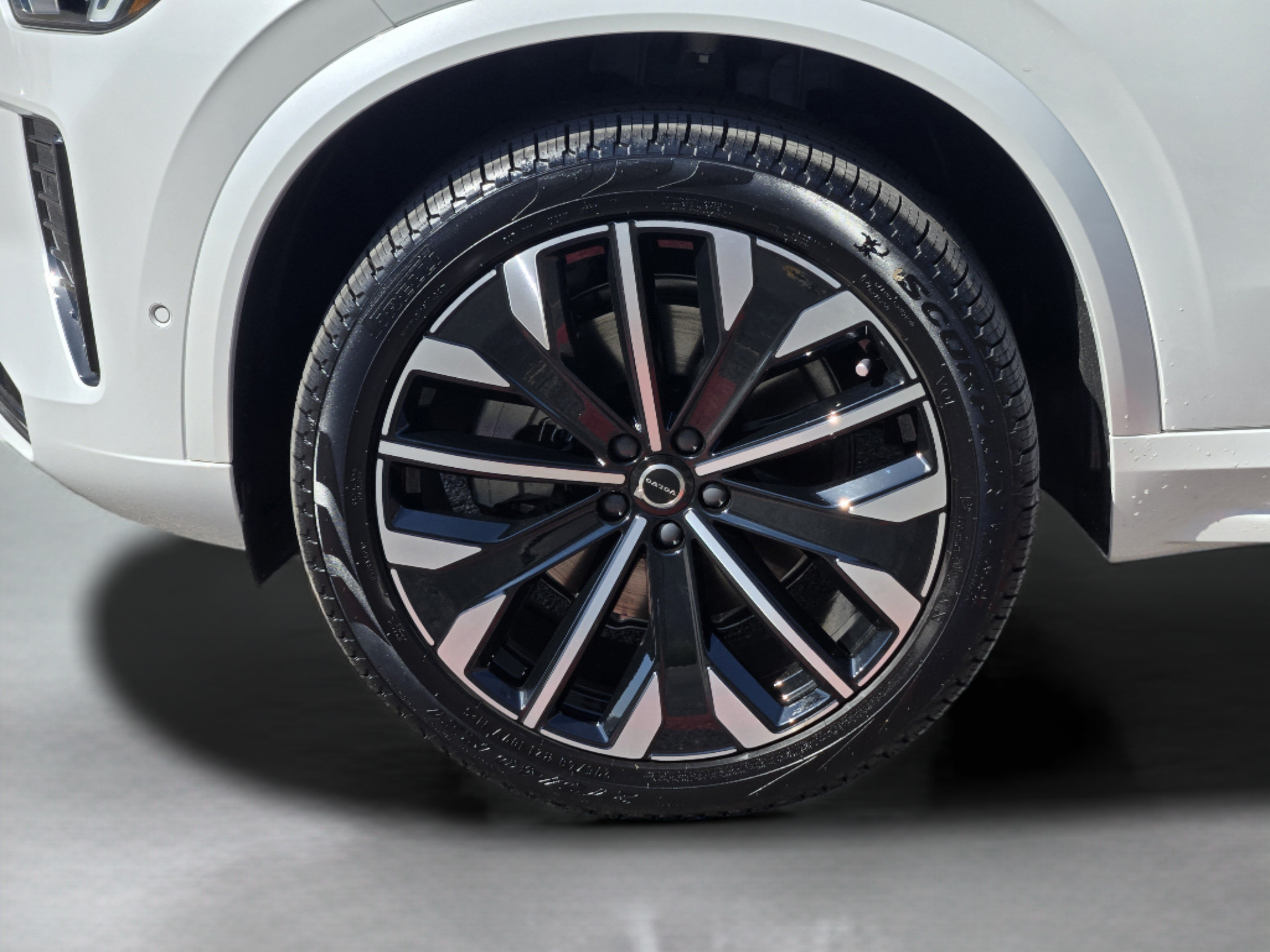 New 2027 Volvo XC90 B6 Ultra AWD/4WD image 30