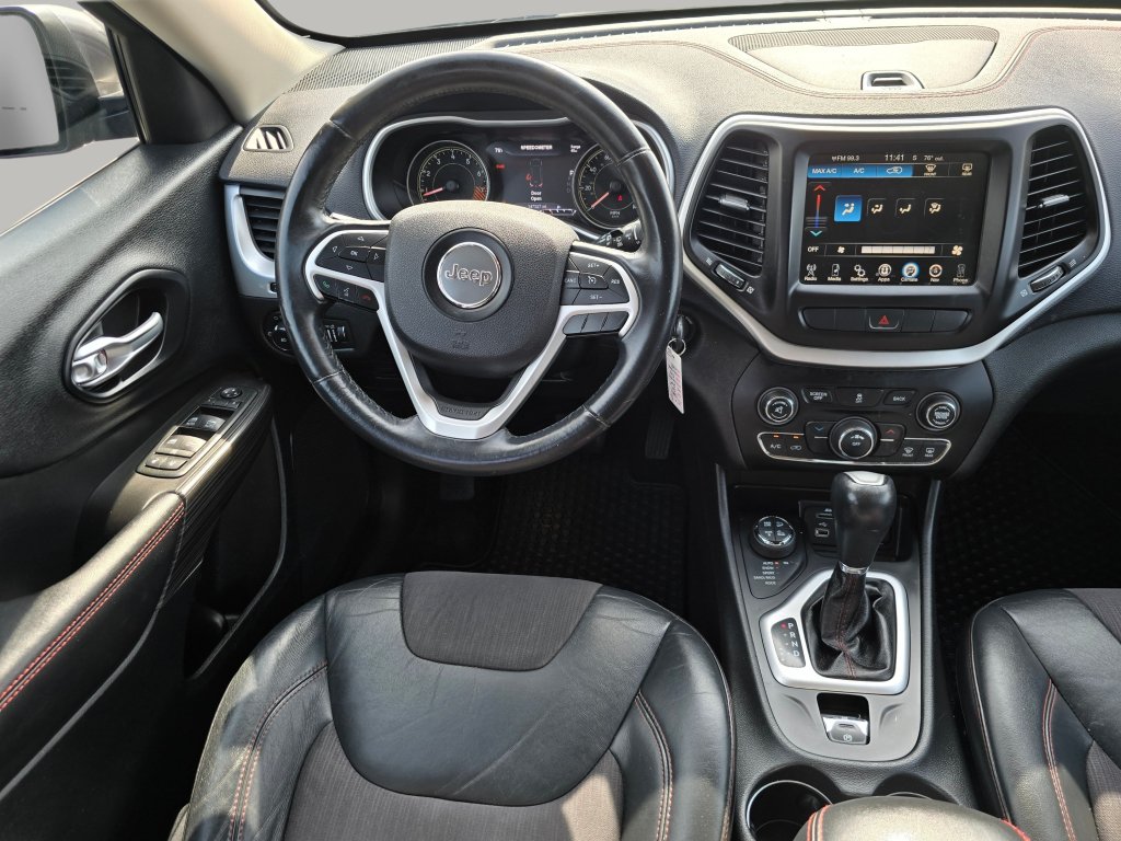 Used 2014 Jeep Cherokee Trailhawk AWD/4WD image 3