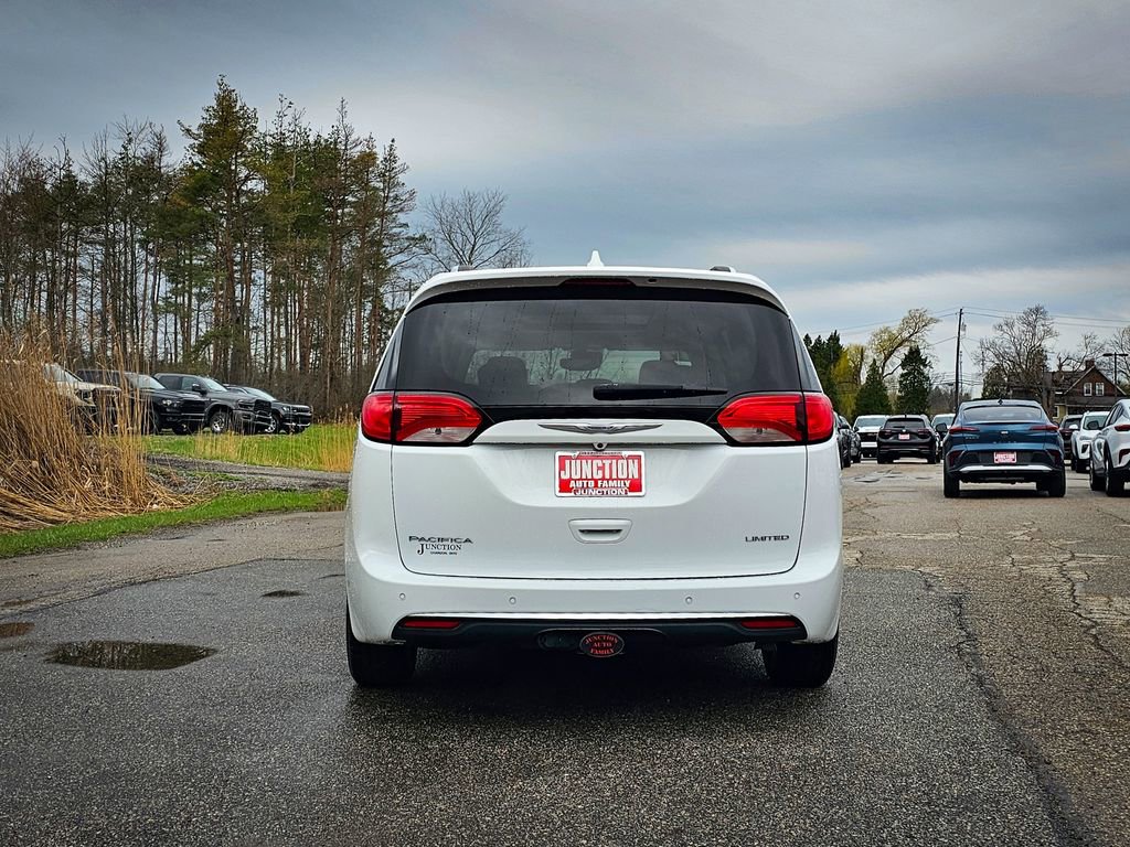 Used 2019 Chrysler Pacifica Limited FWD image 4