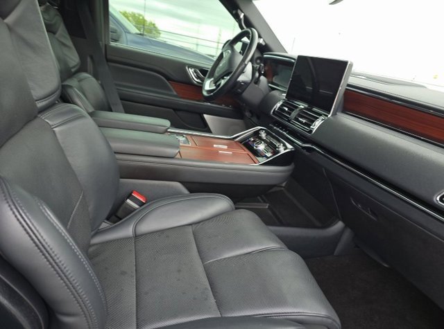 Used 2024 Lincoln Navigator Reserve image 7
