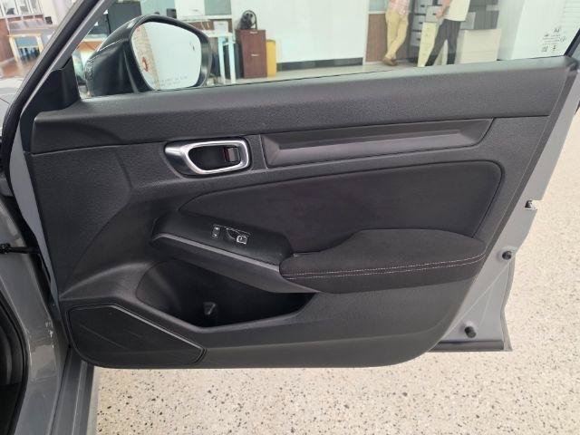 Used 2025 Honda Civic Sport image 31