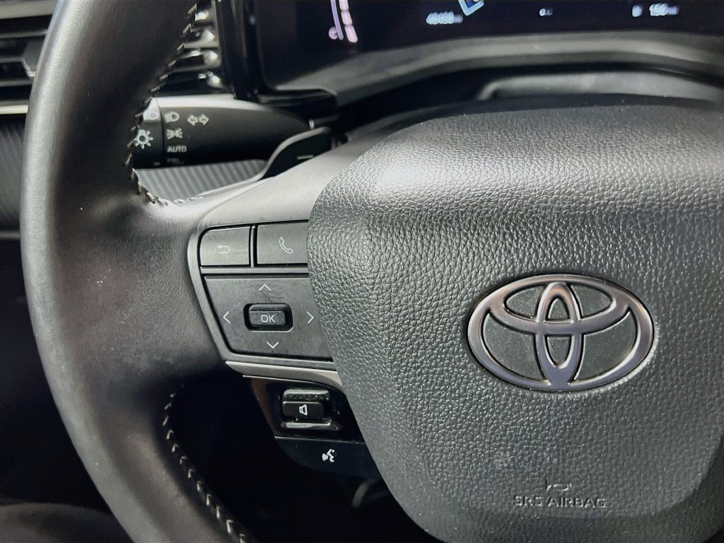 Used 2025 Toyota Camry SE FWD image 16