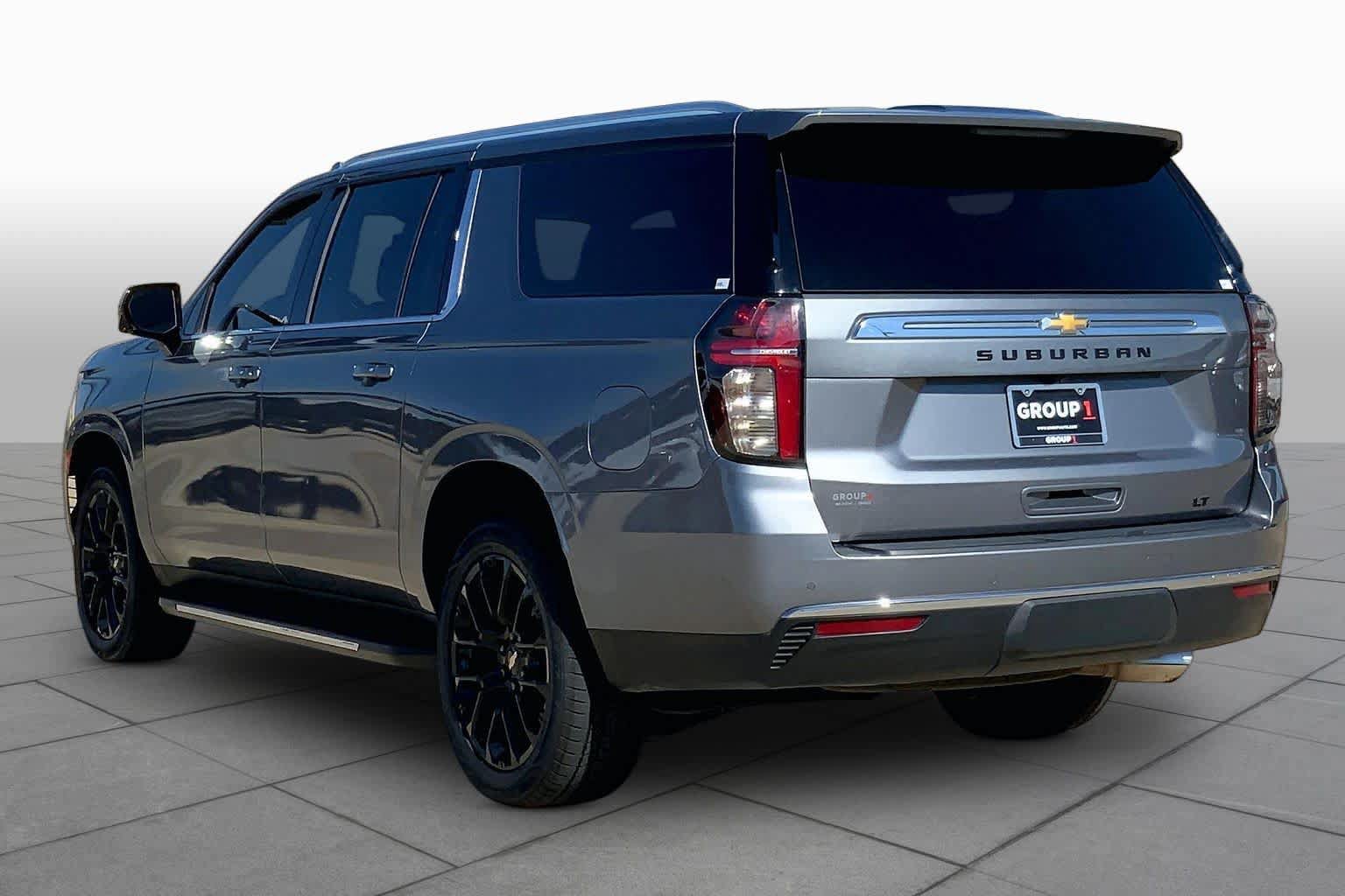 Used 2022 Chevrolet Suburban LT w/ LT Signature Package AWD/4WD image 12