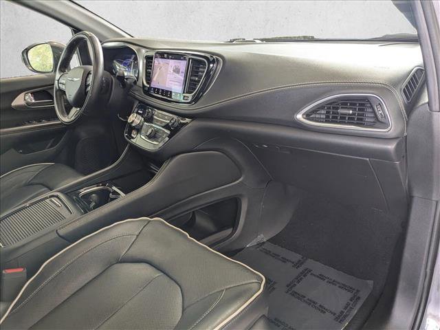 Used 2022 Chrysler Pacifica Limited w/ Uconnect Theater Family Group FWD image 20