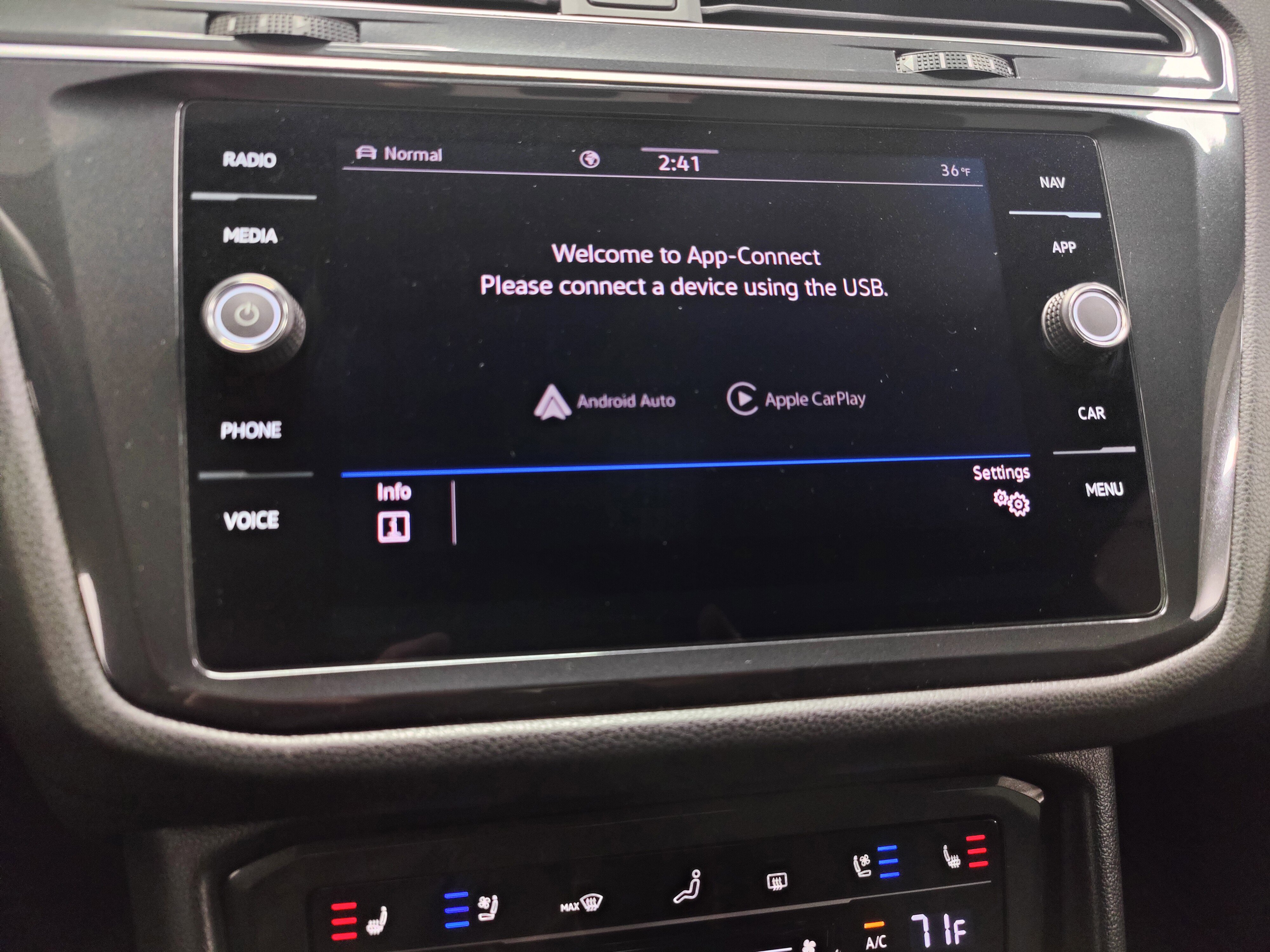 Used 2024 Volkswagen Tiguan SEL R-Line image 28