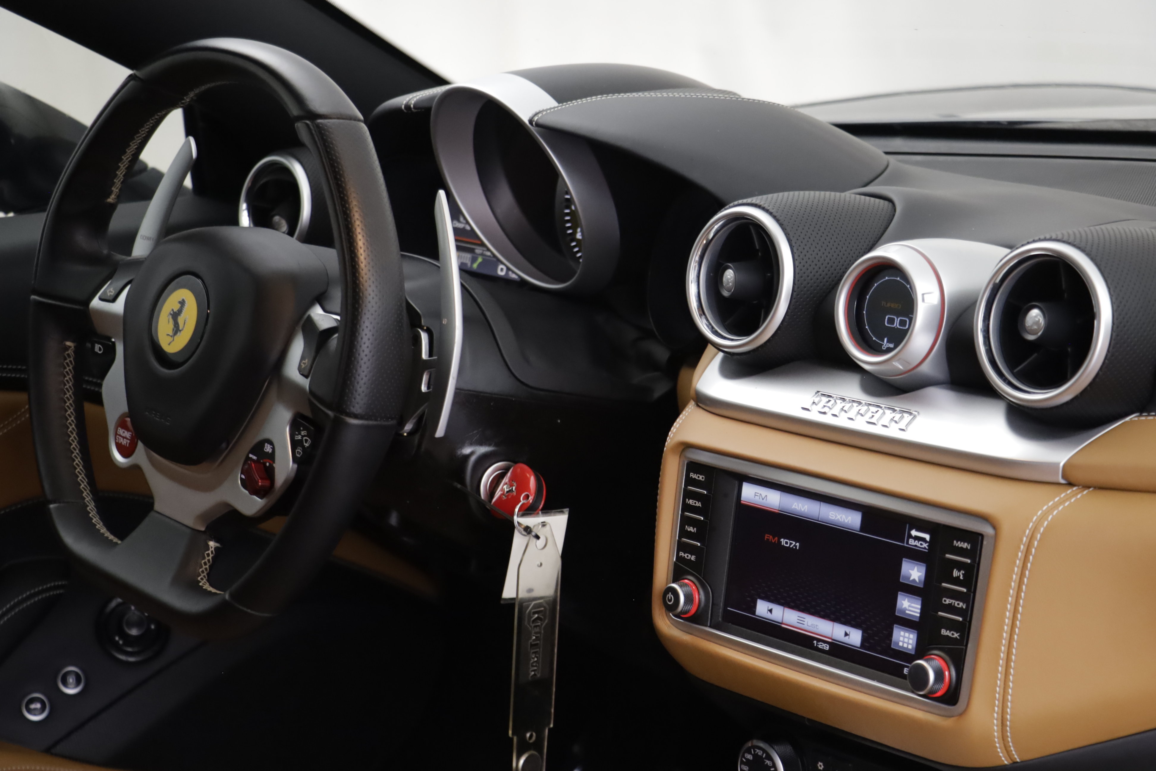 Used 2017 Ferrari California T RWD image 31