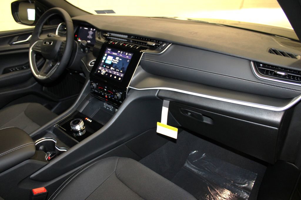 New 2025 Jeep Grand Cherokee Laredo X w/ Luxury Tech Group I image 29