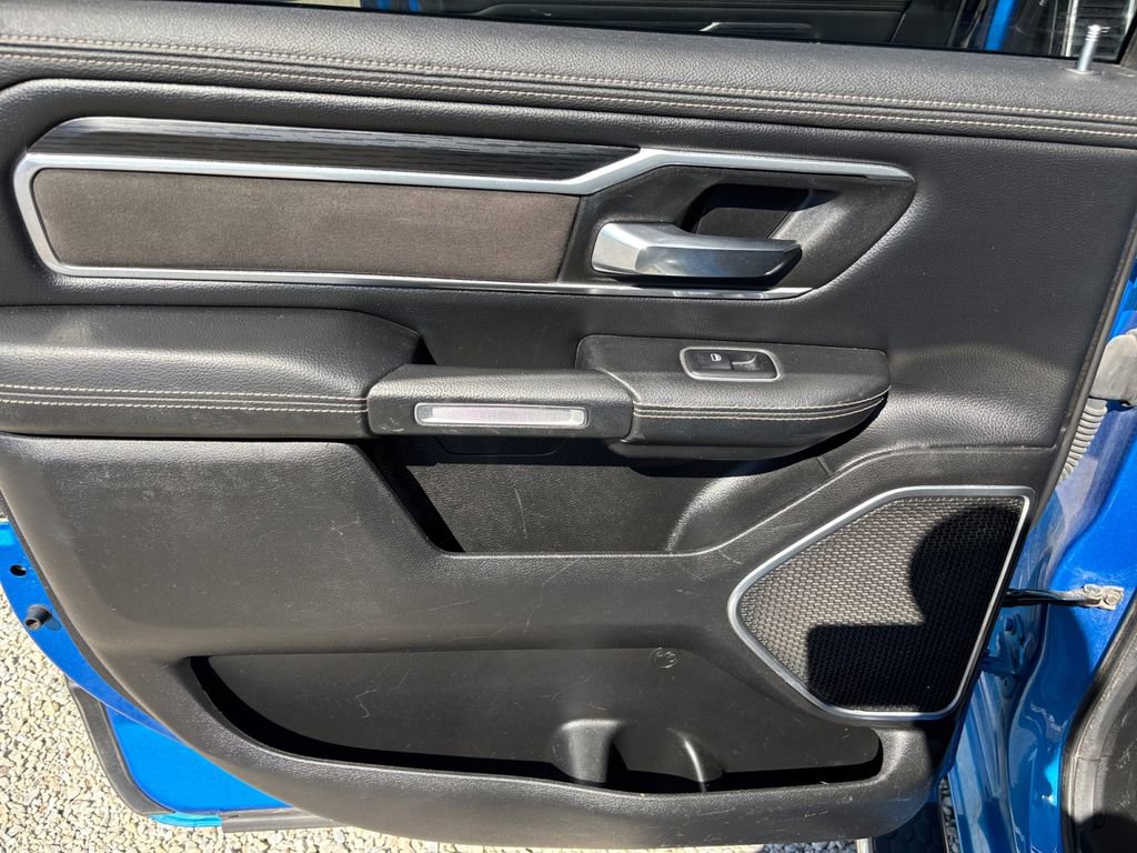 Used 2012 Dodge Grand Caravan SXT FWD image 26