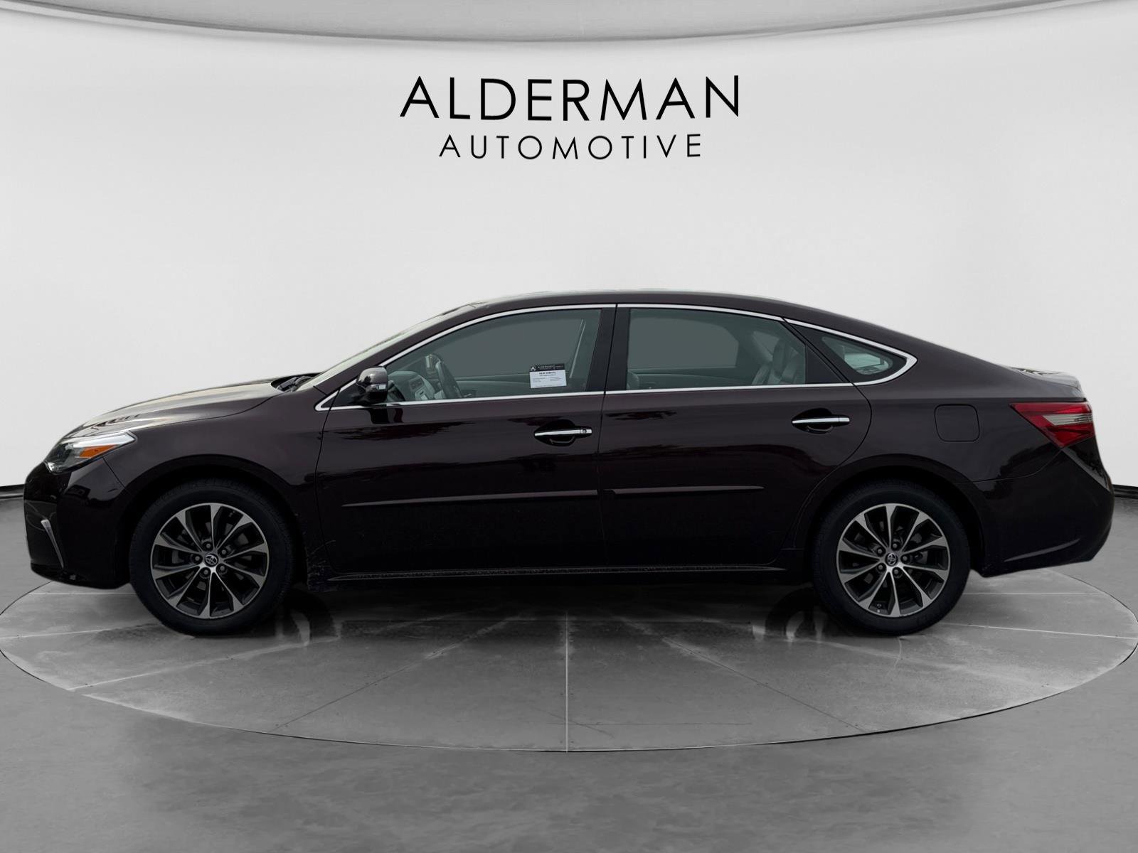 Used 2016 Toyota Avalon XLE Plus FWD image 2