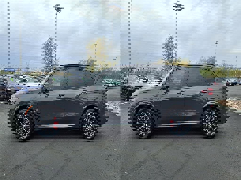 Used 2026 BMW X5 xDrive50e image 14