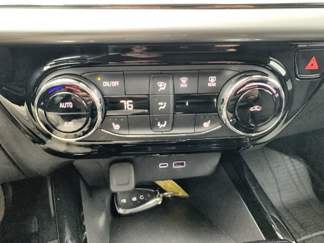 Used 2024 Chevrolet Trax LT w/ Driver Confidence Package FWD image 17