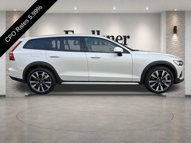 Certified 2025 Volvo V60 B5 Cross Country Ultra AWD/4WD image 9