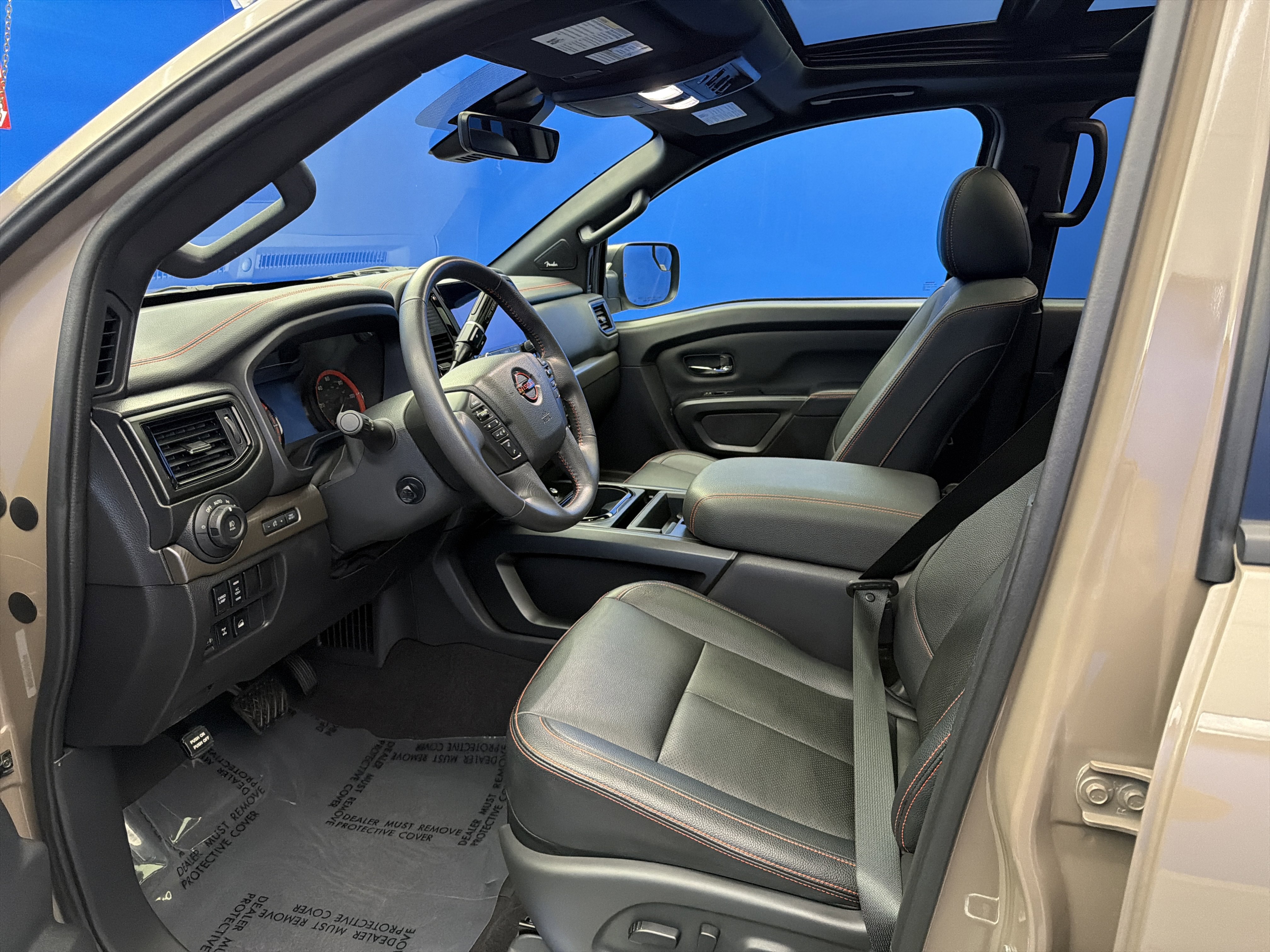 Used 2023 Nissan Titan PRO-4X w/ Pro-4x Convenience Package image 13