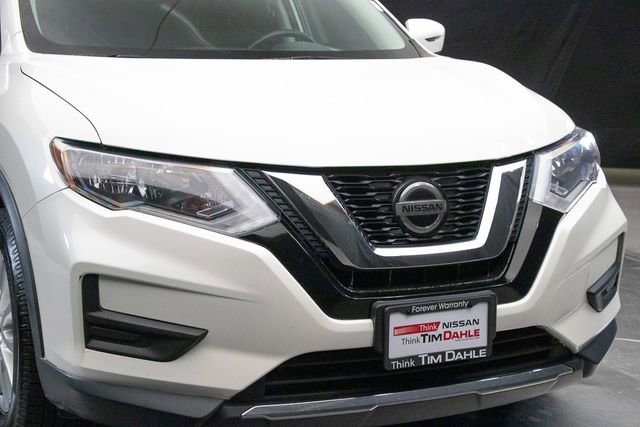 Used 2018 Nissan Rogue SV image 3