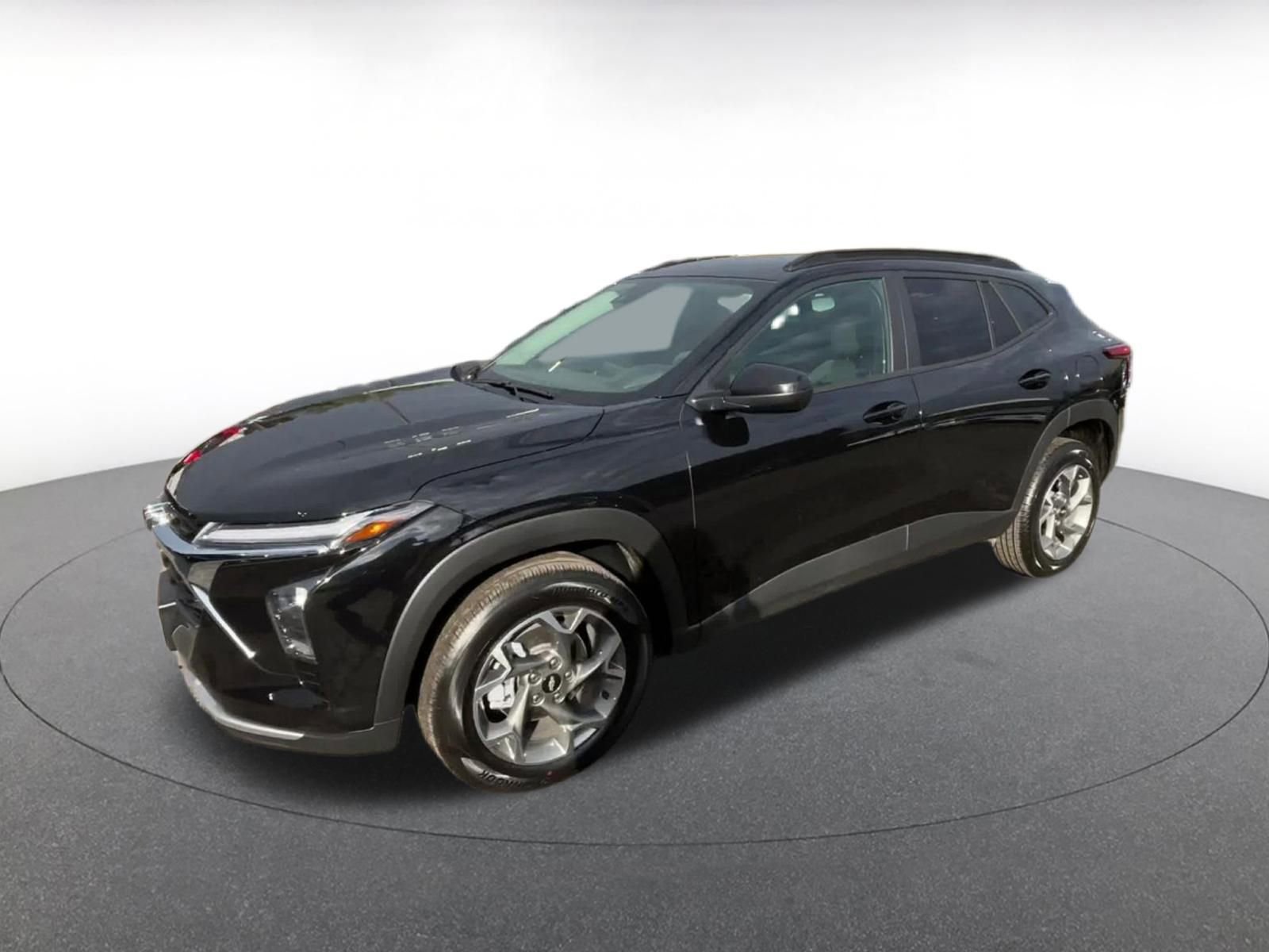 Used 2025 Chevrolet Trax LT image 8