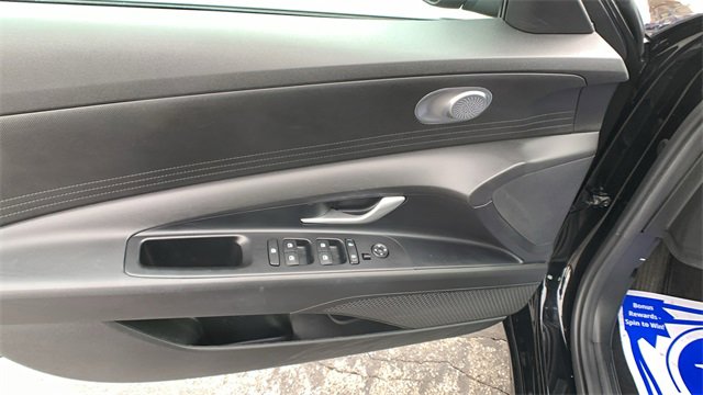 Used 2023 Hyundai Elantra SE image 10