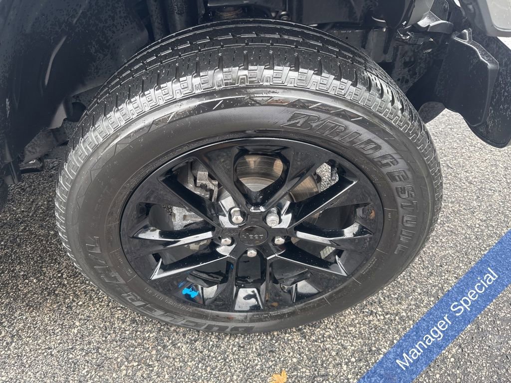 Used 2022 Jeep Wrangler Unlimited Sahara w/ Cold Weather Group image 17