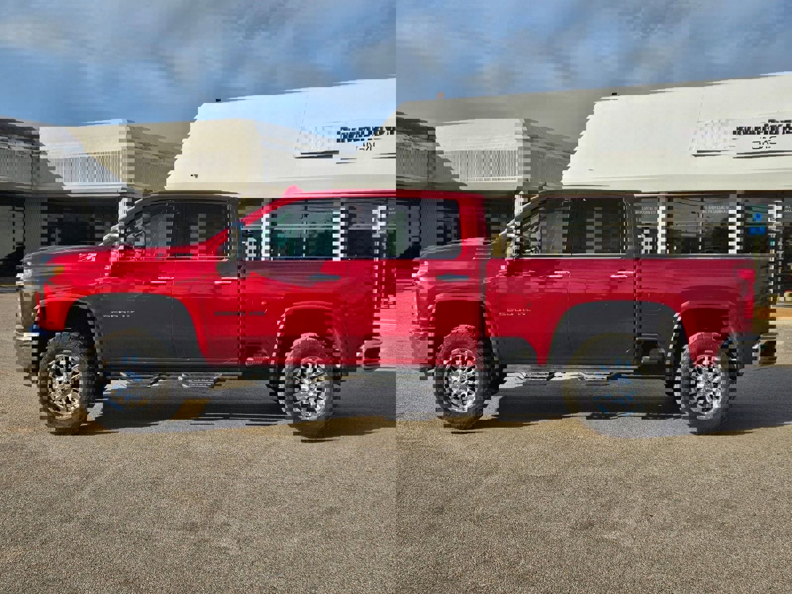 Used 2022 Chevrolet Silverado 2500 LTZ w/ LTZ Plus Package image 2