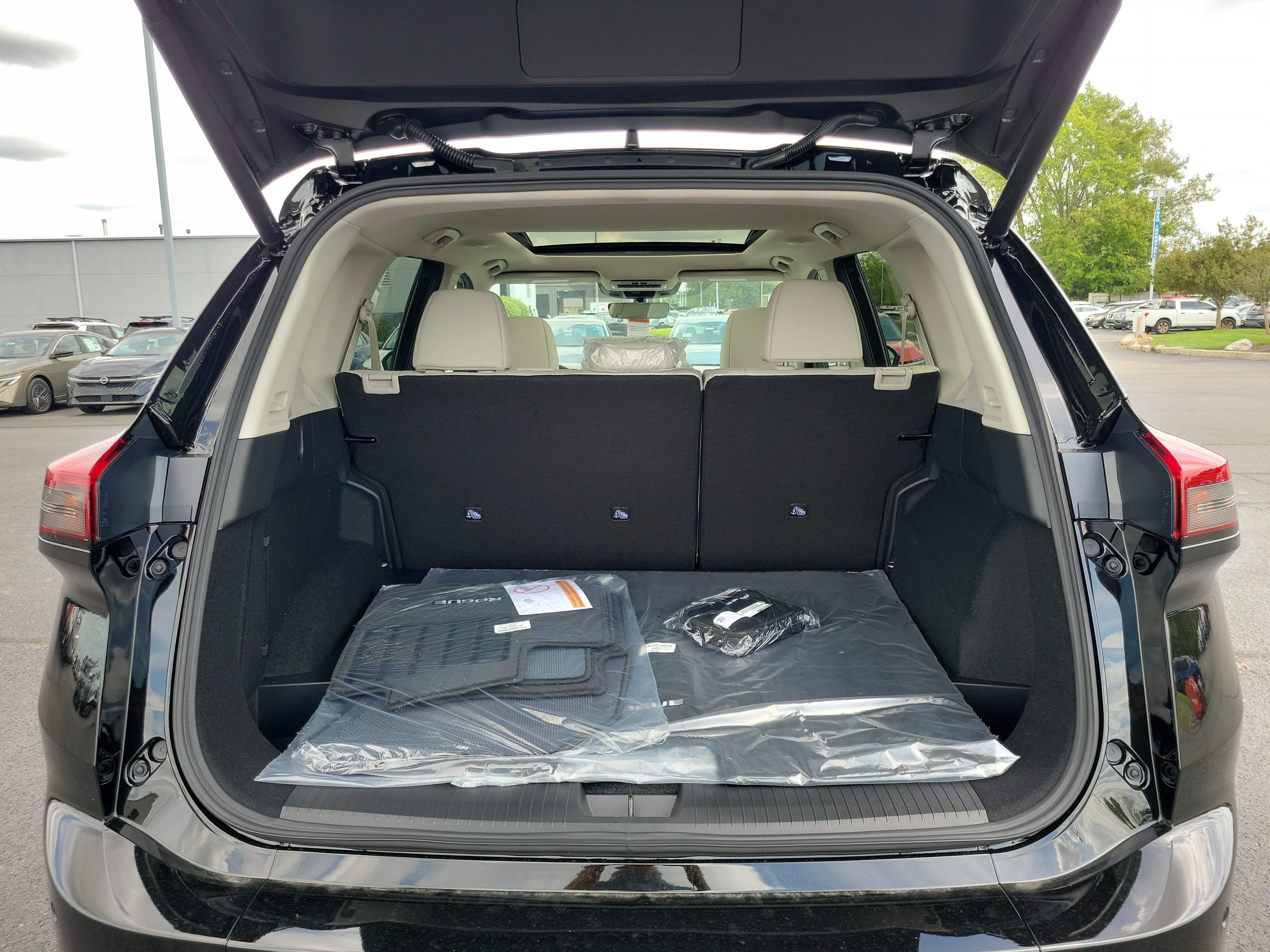 New 2026 Nissan Rogue Dark Armor AWD/4WD image 8
