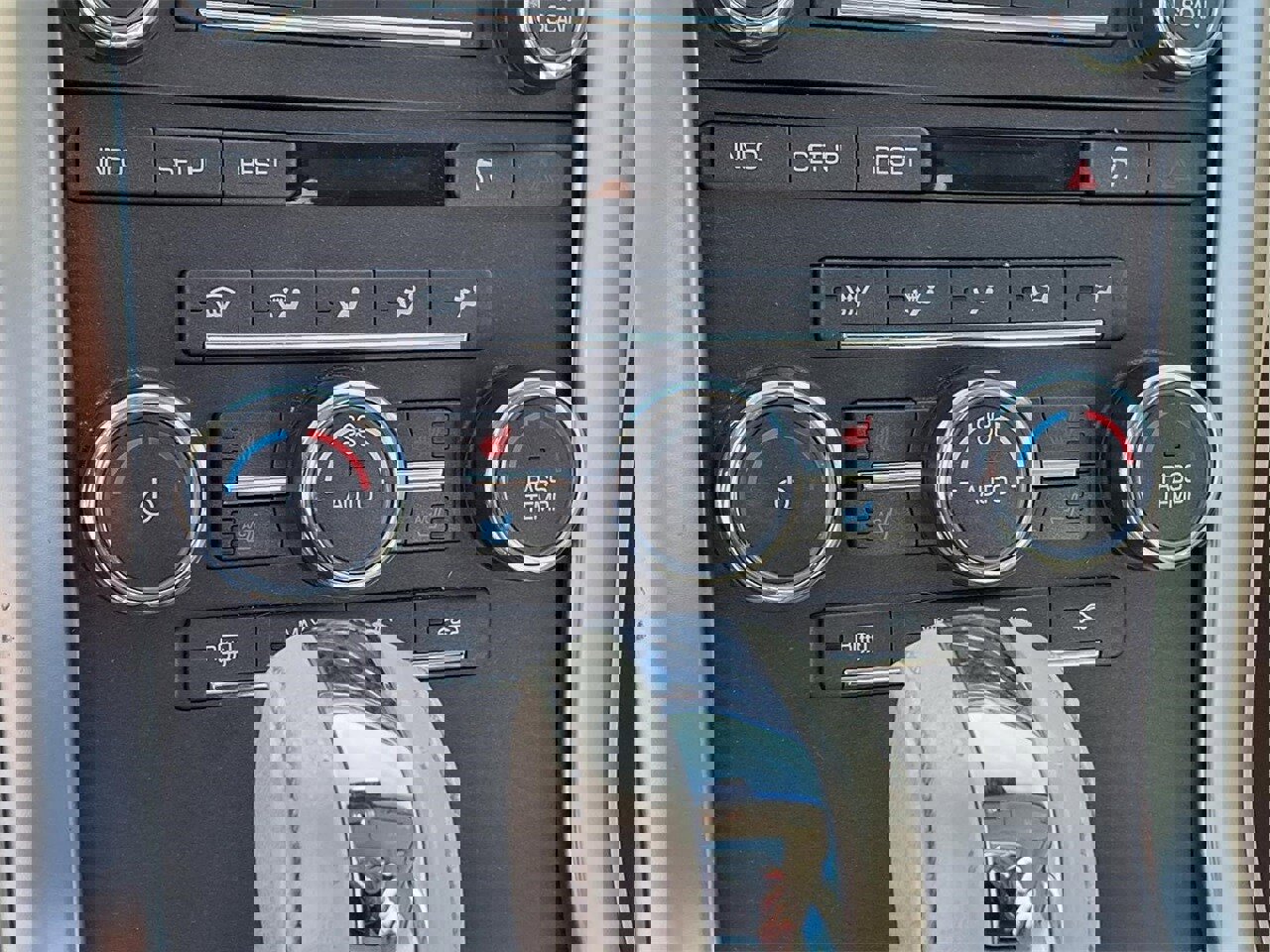 Used 2011 Lincoln MKS image 19