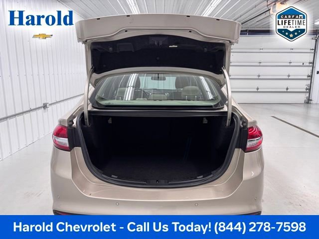 Used 2017 Ford Fusion SE w/ Fusion SE Technology Package FWD image 5