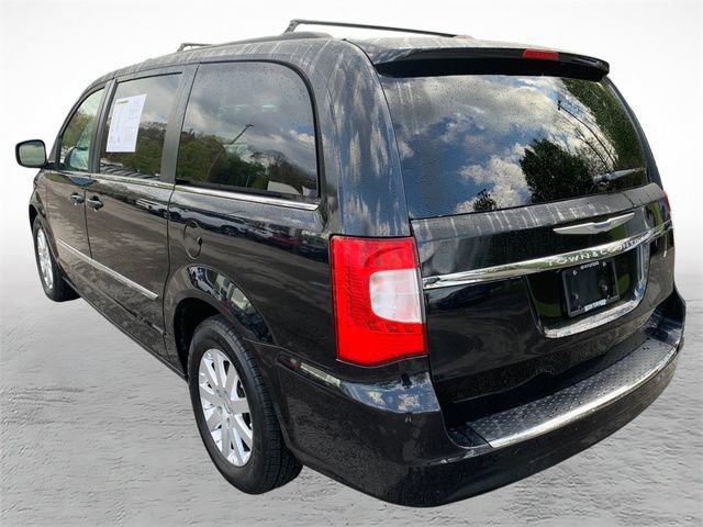 Used 2015 Chrysler Town & Country Touring FWD image 5
